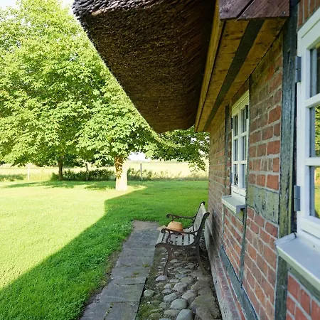 Kembser - Reetdachhaus Nyaraló