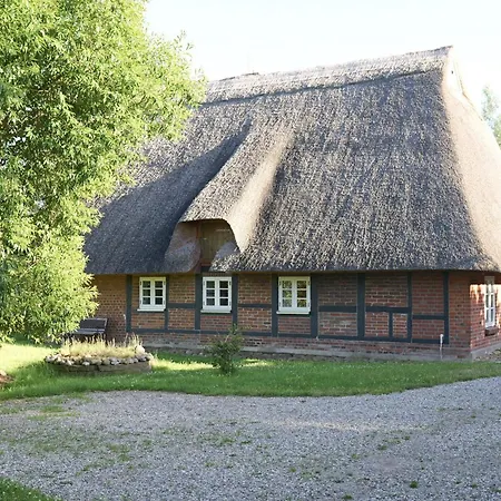 Kembser - Reetdachhaus Nyaraló